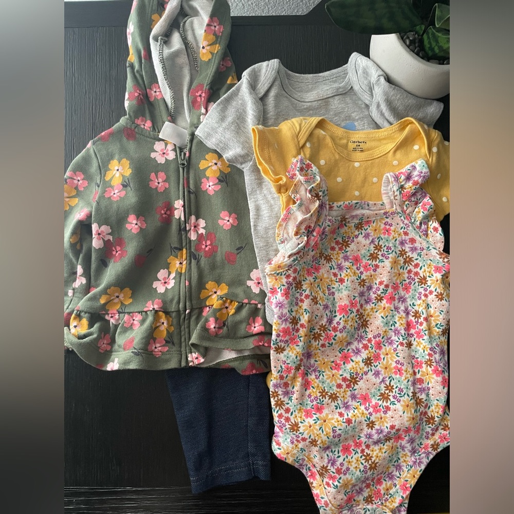 🌸 baby girl bundle (grey onsie sold )